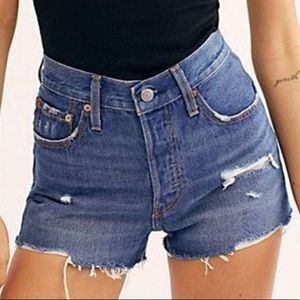 Levi’s 501’s High Rise Distressed Denim Shorts NWT